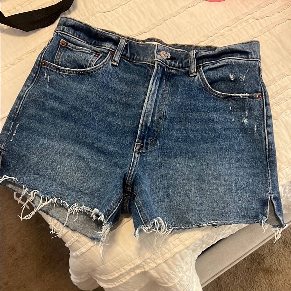 Abercrombie 4” High Rise Mom Short
